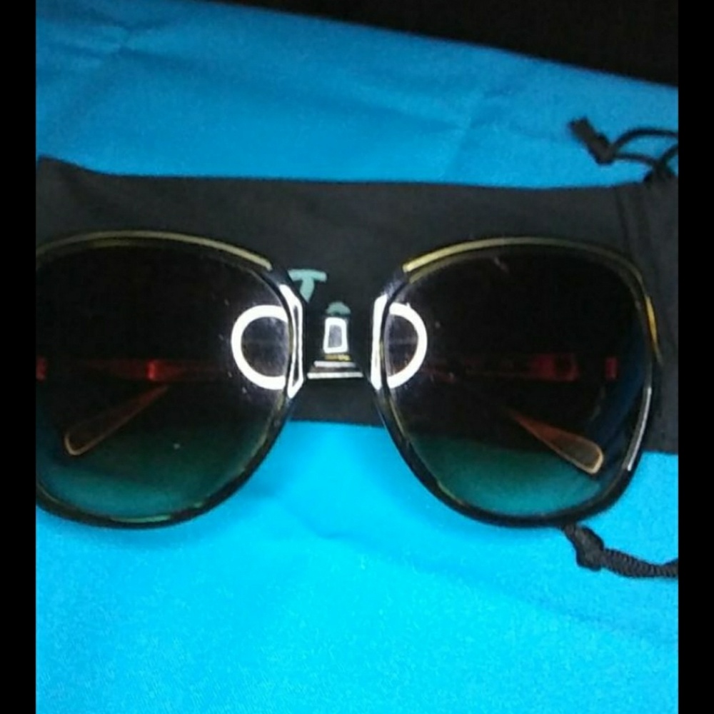Women's Oliver People's sunglasses